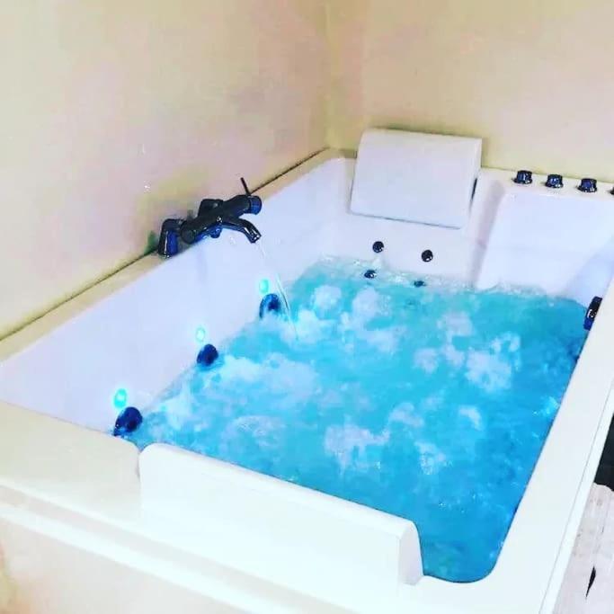 L'Atelier Des Reves Un Moment Magique Spa Prive Beaune  Buitenkant foto